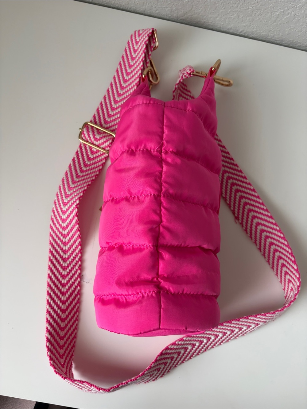 WanderFull Hot Pink Crossbody Hydrobag - Picture 5 of 5